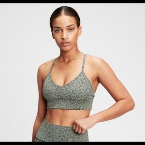 NWT GapFit Blackout Jacquard Low Impact Sports Bra, green leopard size S